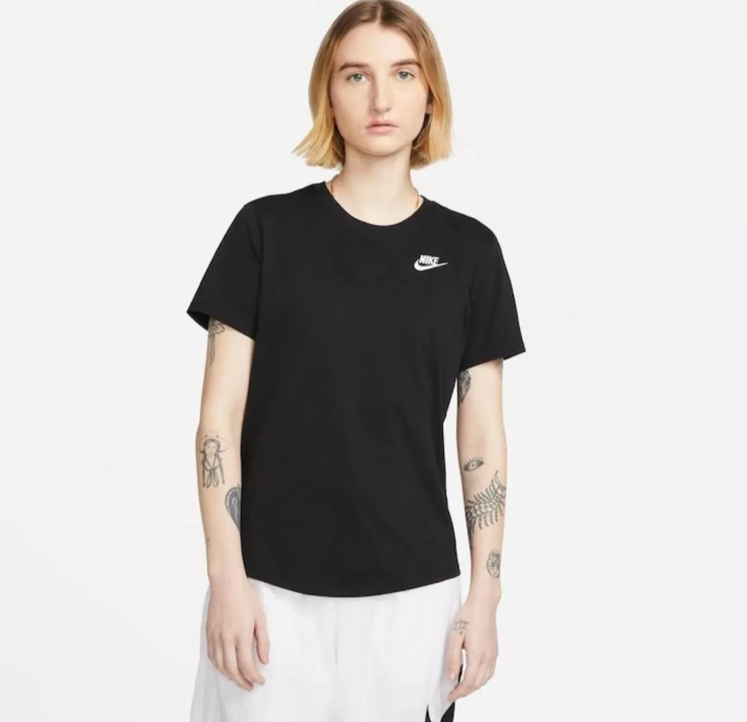 Camiseta Nike Sportwear Club Essentials - Pp, P E M